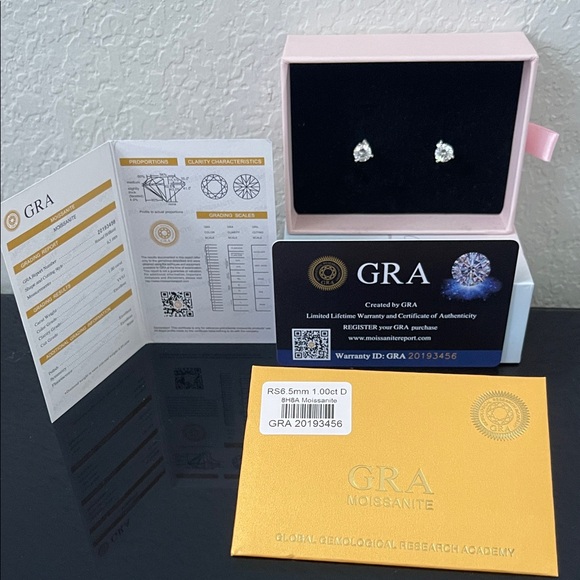 💎1.0Ctw Moissanite 3 Prongs Stud Earrings with GRA Certificate - Picture 3 of 10